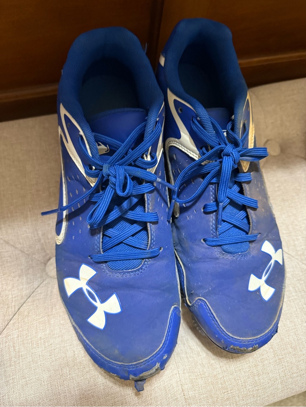 Baseball cleats